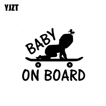 YJZT 13 CM*10.8 CM BABY NA PALUBĚ Roztomilé Dítě Skateboard Auto Vinyl Obtisk Nálepka Black/Silver C10-00736