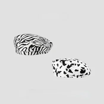 Kráva Zebra Stripe Design Baret Ženy Podzim Zimní Čepice Módní Bílá Černá Holka Francouzské Artis Zimní Čepice