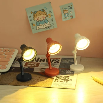 1KS 1:12 Domeček pro panenky Miniaturní Simulace Elektrické Stolní Lampa s LED Světlem Model Pro Domeček pro panenky Pokoj Dekor Hračky Lampa Může Být Na